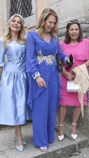 Ana Obregón junto a sus hermanas Amalia y Celia García Obregón 