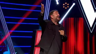 Antonio Orozco canta en La Voz Kids