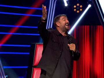 Antonio Orozco canta en La Voz Kids
