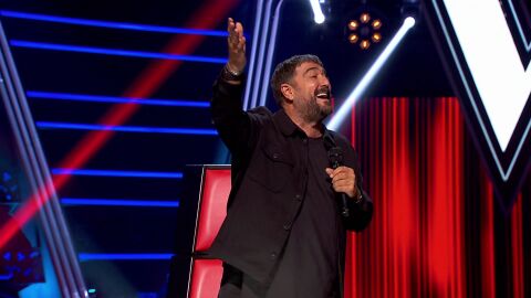 Antonio Orozco canta en La Voz Kids