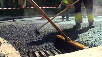La operaci&oacute;n asfalto peligra en Espa&ntilde;a: el precio del bet&uacute;n se dispara un 50% y agrava el deterioro de las v&iacute;as