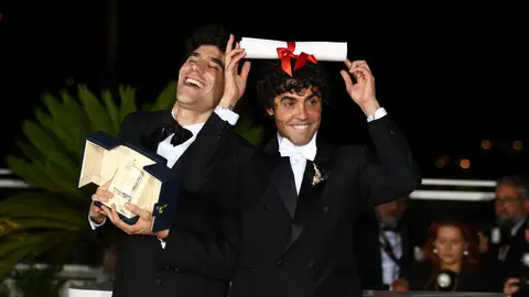 Javier Calvo y Javier Ambrossi, ganadores del premio a Mejor dirección en el Festival de Cannes Javier Calvo y Javier Ambrossi, ganadores del premio a Mejor dirección en el Festival de Cannes