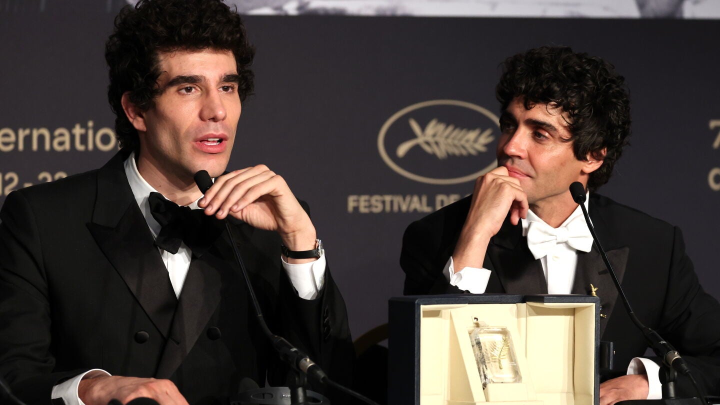 Javier Calvo y Javier Ambrossi hablan despu&eacute;s de su reconocimiento en el Festival de Cannes en Francia. 