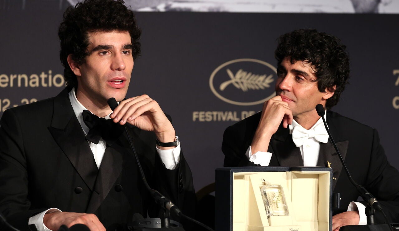 Javier Calvo y Javier Ambrossi hablan despu&eacute;s de su reconocimiento en el Festival de Cannes en Francia. 