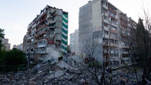 Al menos cuatro muertos y m&aacute;s de 80 heridos en un nuevo ataque masivo con misiles y drones rusos contra Kiev