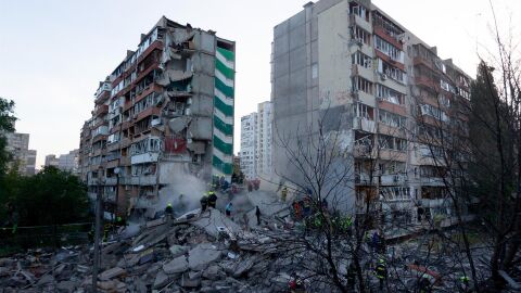 Al menos cuatro muertos y m&aacute;s de 80 heridos en un nuevo ataque masivo con misiles y drones rusos contra Kiev