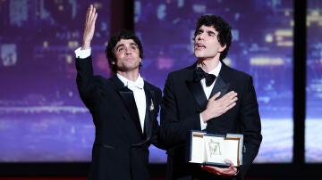 Javier Ambrossi y Javier Calvo en la ceremonia de clausura del Festival de Cannes