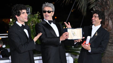 Javier Calvo, Pawel Pawlikowski y Javier Ambrossi, ganadores ex-aequo del premio a Mejor dirección en el Festival de Cannes
