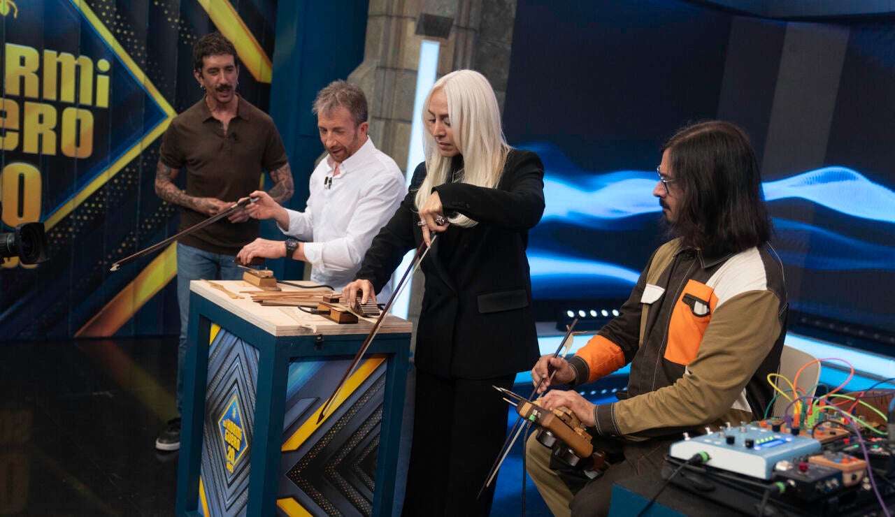 &iexcl;Masterclass en directo! M&oacute;nica Naranjo y Pablo Motos aprenden a tocar el dax&oacute;fono en El Hormiguero