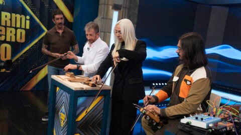 &iexcl;Masterclass en directo! M&oacute;nica Naranjo y Pablo Motos aprenden a tocar el dax&oacute;fono en El Hormiguero