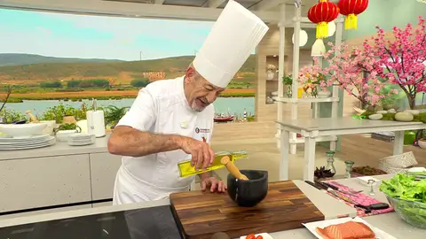 Cuando esté bien majado, añade la cucharada de mostaza, una cucharada de aceite Cuando esté bien majado, añade la cucharada de mostaza, una cucharada de aceite