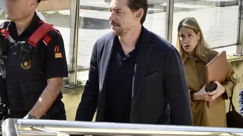 Jonathan Andic deja la vicepresidencia de Mango y asegura que la acusación contra él es "injusta e infundada" Jonathan Andic deja la vicepresidencia de Mango y asegura que la acusación contra él es "injusta e infundada"