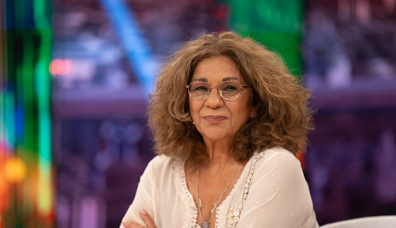Desde un móvil, hasta un martillo: los increíbles objetos con los que quiere ser enterrada Lolita Flores