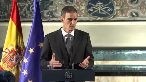 Pedro Sánchez: "Todo mi apoyo al presidente Zapatero, no hay motivos para cambiar esa posición" Pedro Sánchez: "Todo mi apoyo al presidente Zapatero, no hay motivos para cambiar esa posición"