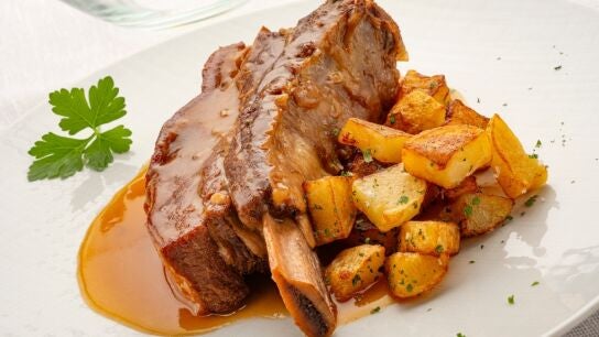 Costilla de ternera guisada, de Karlos Argui&ntilde;ano: "Este guiso es el colmo de la sencillez"