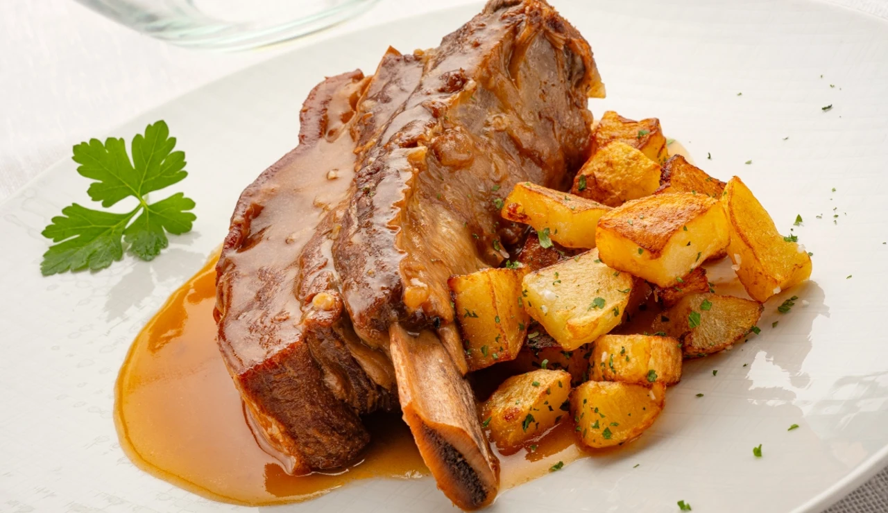 Costilla de ternera guisada, de Karlos Arguiñano: "Este guiso es el colmo de la sencillez"