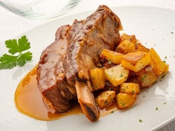 Costilla de ternera guisada, de Karlos Argui&ntilde;ano: "Este guiso es el colmo de la sencillez"