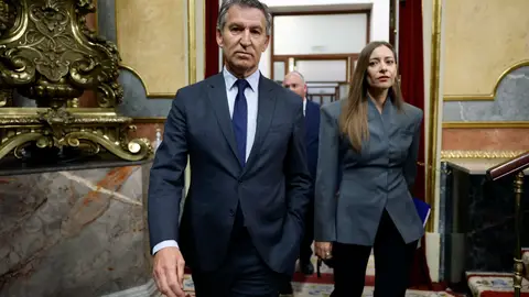 El líder del Partido Popular, Alberto Núñez-Feijóo, y la portavoz del PP, Esther Muñoz El líder del Partido Popular, Alberto Núñez-Feijóo, y la portavoz del PP, Esther Muñoz
