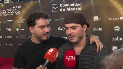 Gemeliers hablando con la prensa
