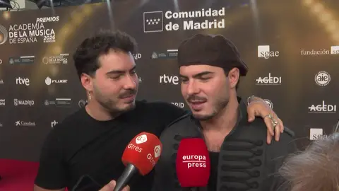 Gemeliers hablando con la prensa Gemeliers hablando con la prensa