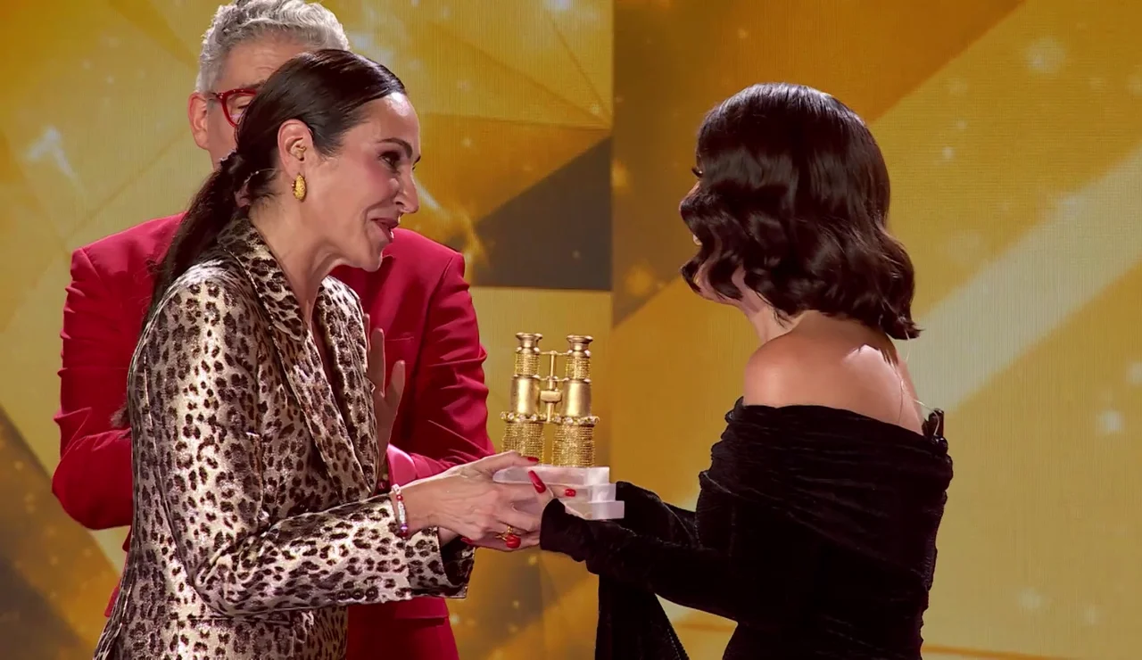 Ana Milán gana los prismáticos de oro en Mask Singer y tiene un emotivo gesto con Ruth Lorenzo
