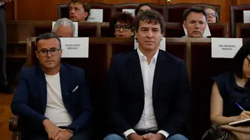 Miguel Ángel Gallardo, ex líder del PSOE extremeño (i) y el hermano del presidente del gobierno David Sánchez (d) Miguel Ángel Gallardo, ex líder del PSOE extremeño (i) y el hermano del presidente del gobierno David Sánchez (d)