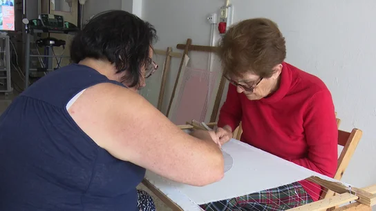 Del telar de Ingenio al altar del Papa: 8 mujeres, 1.400 horas y un regalo hecho a mano para la historia Del telar de Ingenio al altar del Papa: 8 mujeres, 1.400 horas y un regalo hecho a mano para la historia