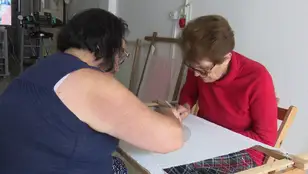 Del telar de Ingenio al altar del Papa: 8 mujeres, 1.400 horas y un regalo hecho a mano para la historia