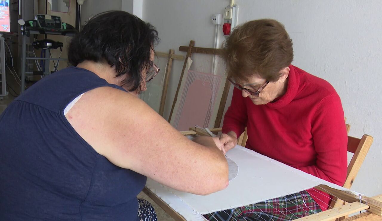 Del telar de Ingenio al altar del Papa: 8 mujeres, 1.400 horas y un regalo hecho a mano para la historia