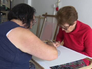 Del telar de Ingenio al altar del Papa: 8 mujeres, 1.400 horas y un regalo hecho a mano para la historia