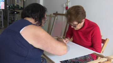 Del telar de Ingenio al altar del Papa: 8 mujeres, 1.400 horas y un regalo hecho a mano para la historia