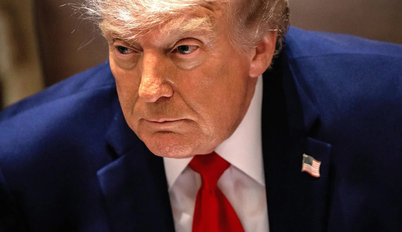Trump amenaza a Omán por las negociaciones con Irán sobre Ormuz: "Se comportará o tendremos que destruirlo"