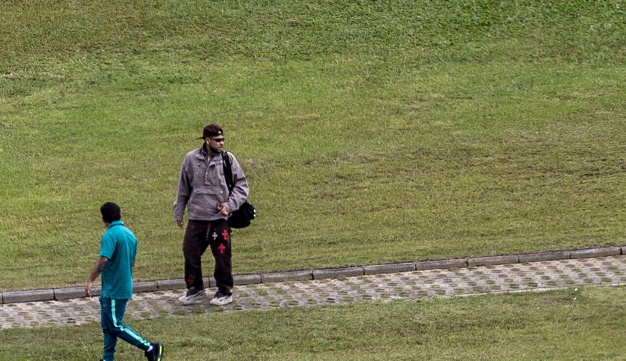 Neymar Jr. a su llegada al centro de entrenamiento en Teres&oacute;polis