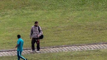 Neymar Jr. a su llegada al centro de entrenamiento en Teres&oacute;polis