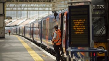 Una estaci&oacute;n de tren en Reino Unido