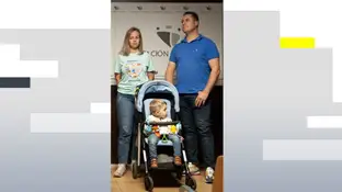 Imagen de Héctor junto a sus padres en un acto contra la enfermedad de Tay-Sachs Imagen de Héctor junto a sus padres en un acto contra la enfermedad de Tay-Sachs