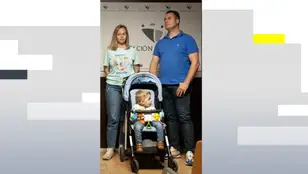 Imagen de Héctor junto a sus padres en un acto contra la enfermedad de Tay-Sachs