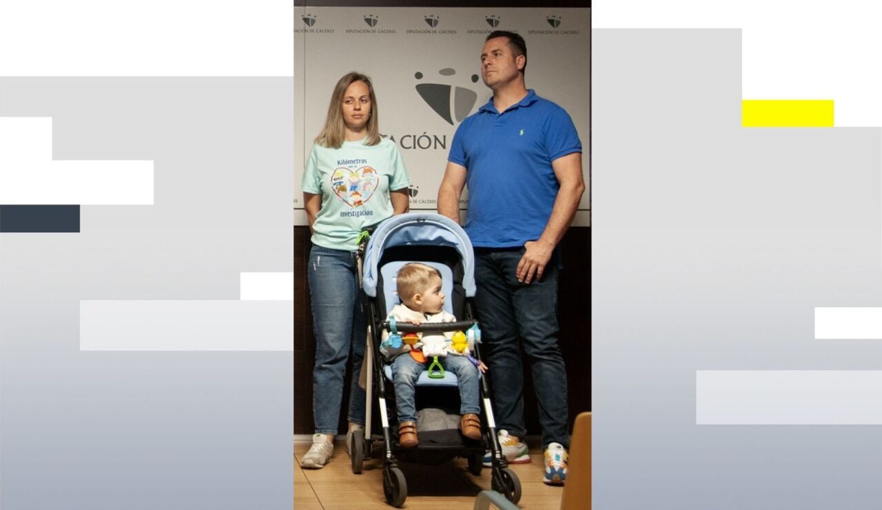 Imagen de H&eacute;ctor junto a sus padres en un acto contra la enfermedad de Tay-Sachs