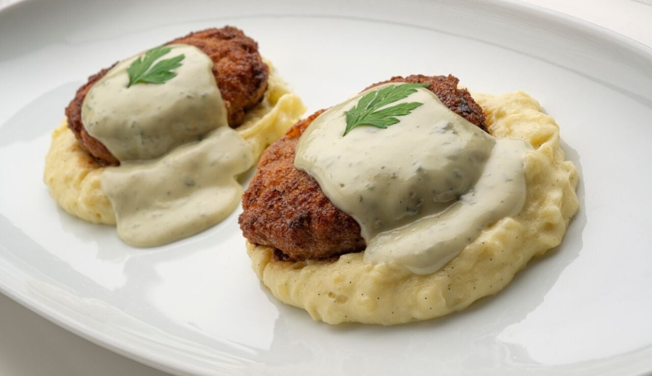 Polpette con pur&eacute; de patata dulce y salsa de queso