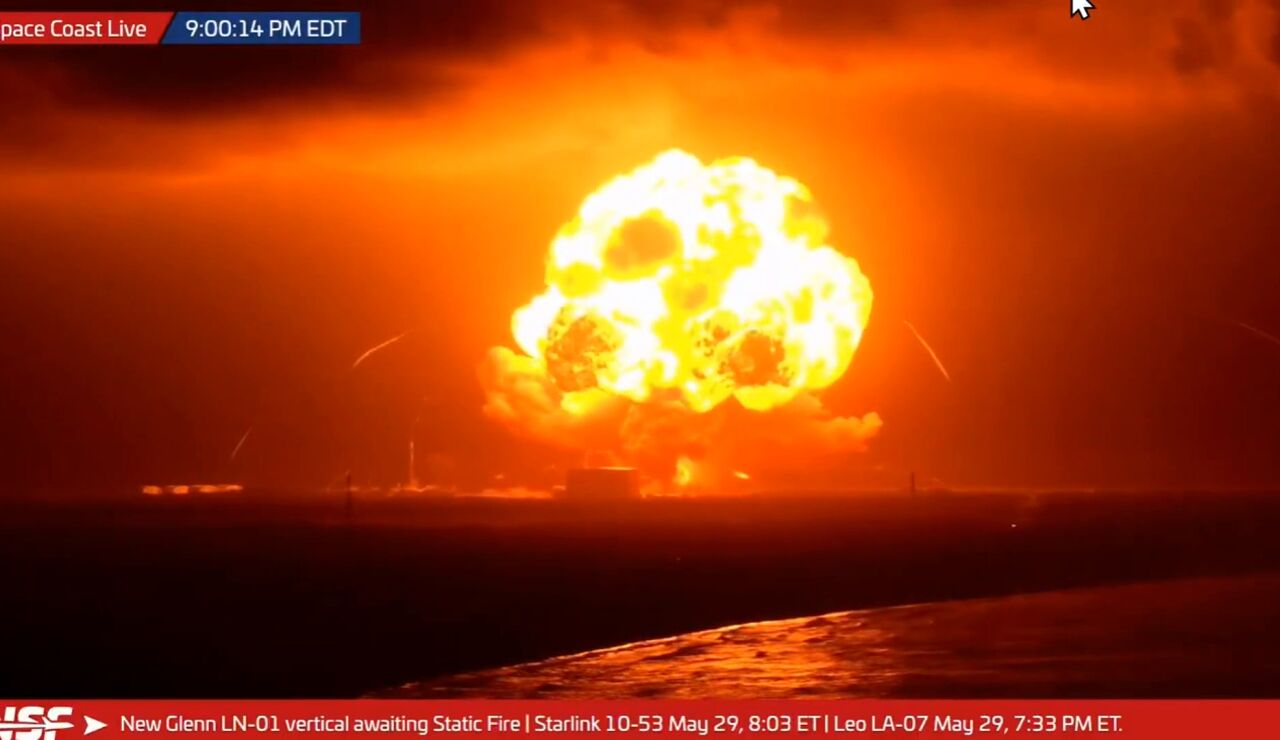La bola de fuego provocada por la explosi&oacute;n del cohete