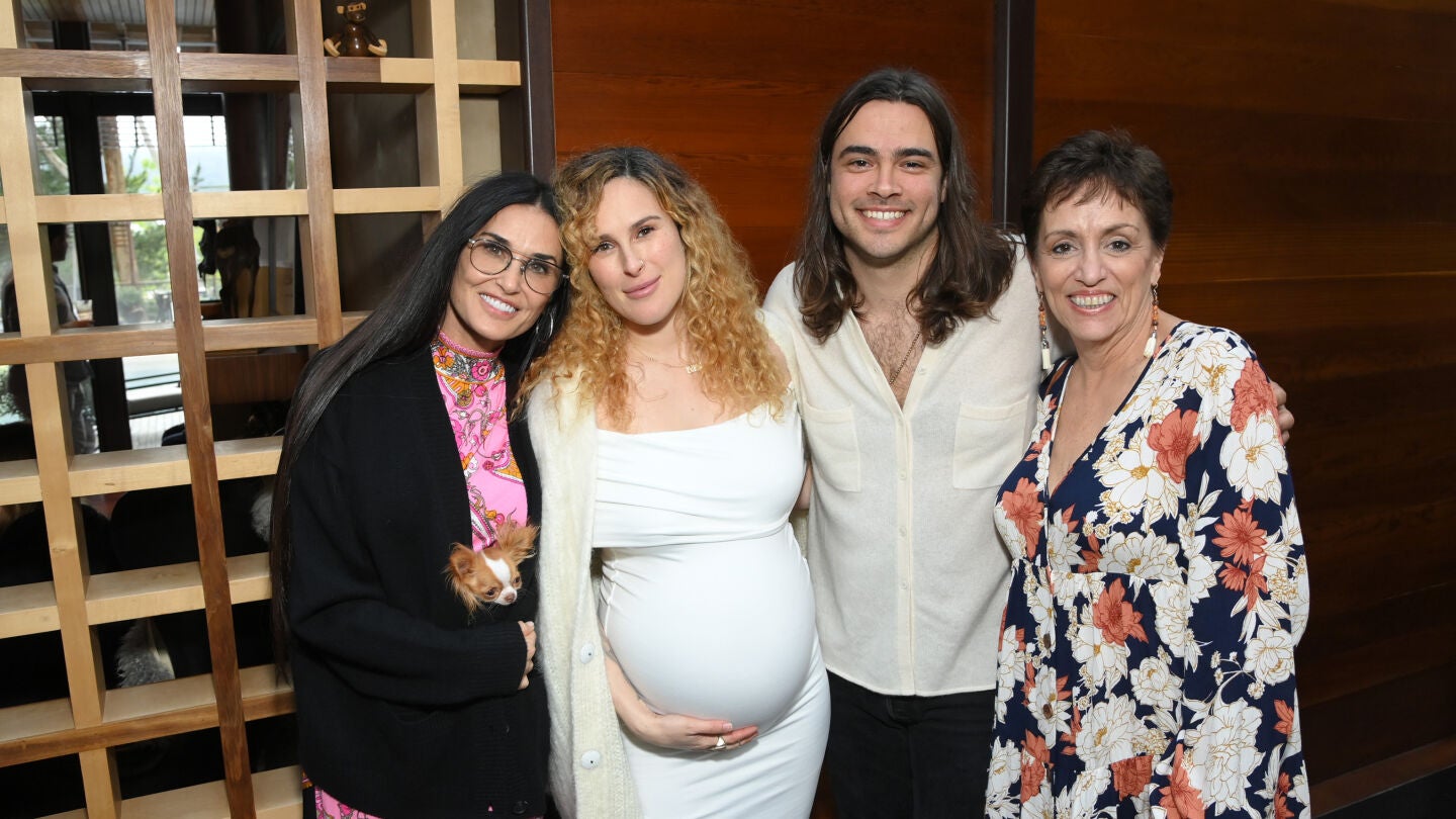 Demi Moore con su hija Rumer Willis y su ex Derek Richard