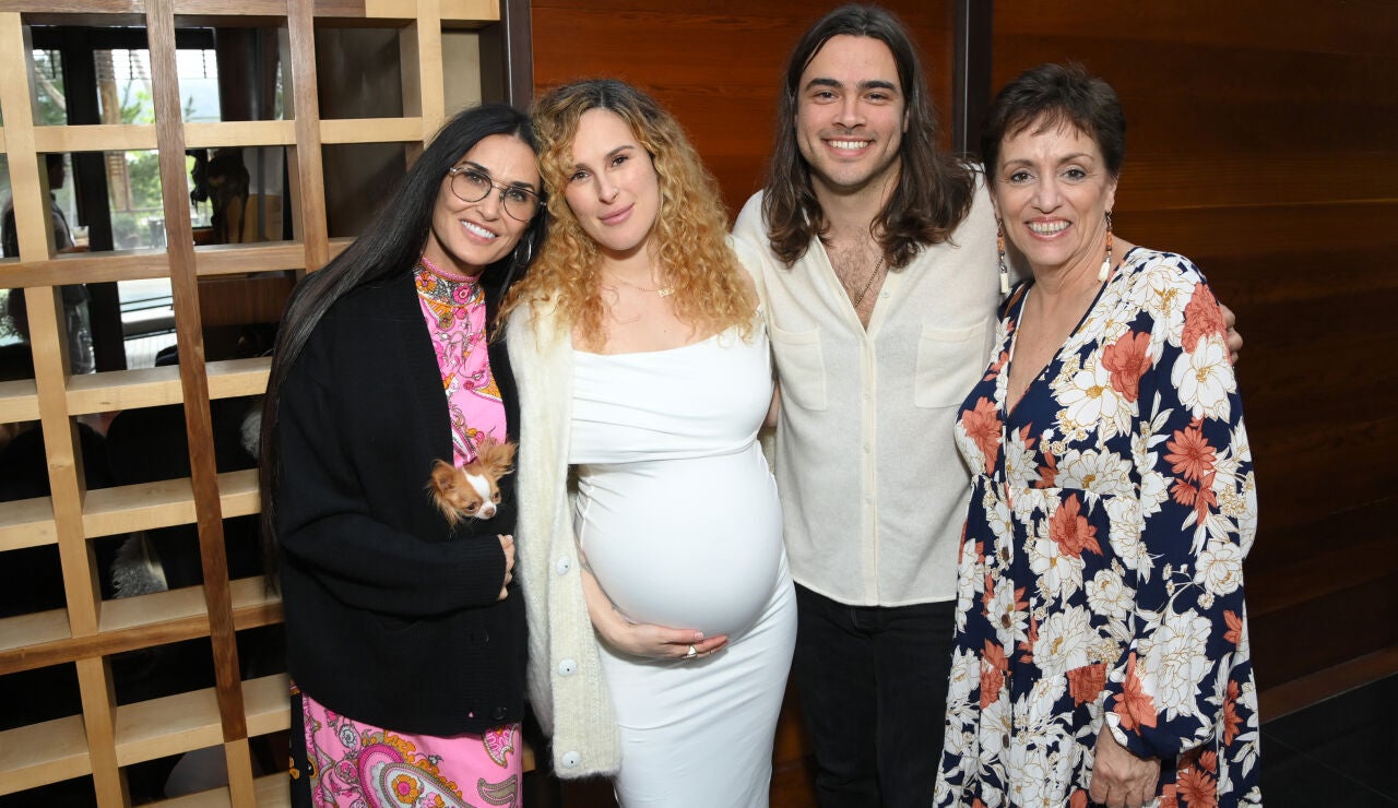 Demi Moore con su hija Rumer Willis y su ex Derek Richard
