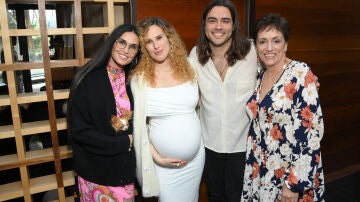 Demi Moore con su hija Rumer Willis y su ex Derek Richard