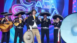 Aníbal Gómez sorprende con una particular versión de ‘Mocatriz’ acompañado de mariachis