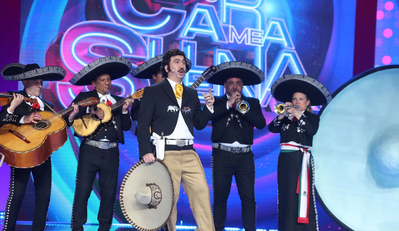 An&iacute;bal G&oacute;mez sorprende con una particular versi&oacute;n de &lsquo;Mocatriz&rsquo; acompa&ntilde;ado de mariachis