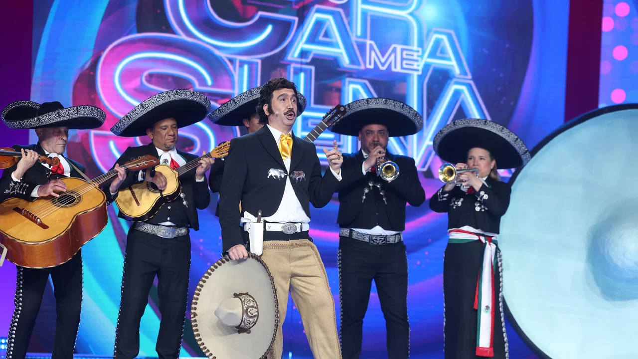 Aníbal Gómez sorprende con una particular versión de ‘Mocatriz’ acompañado de mariachis
