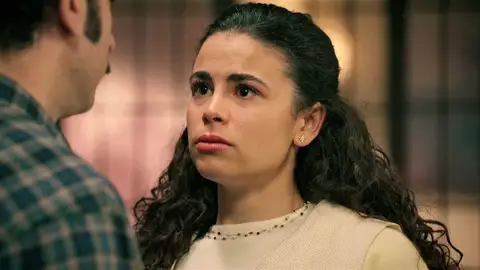 Salva sacrifica su relación con Mabel para protegerla Salva sacrifica su relación con Mabel para protegerla