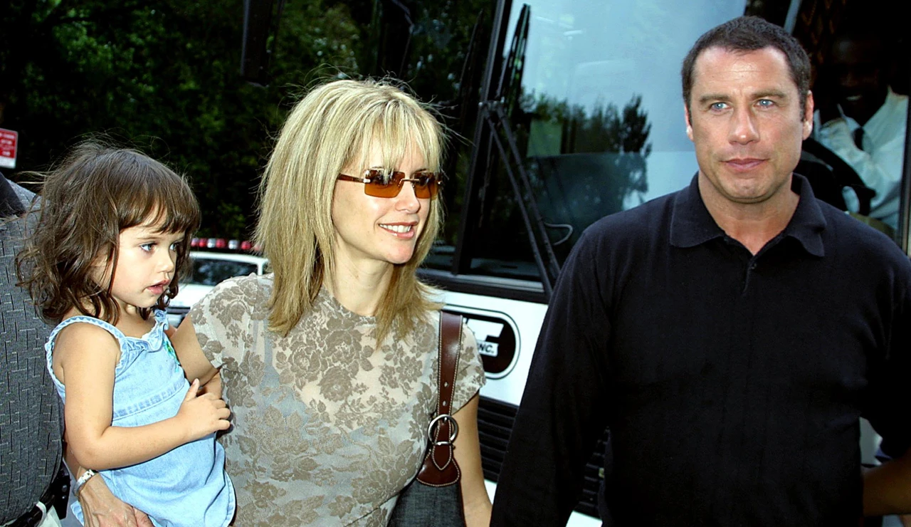 John Travolta con su mujer Kelly Preston y su hija Ella en el año 2002