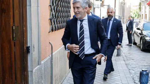 Fernado Grande-Marlaska pronuncia una conferencia en Granada El ministro de Interior, Fernando Grande-Marlaska, a su llegada para mantener una reunión con grupos de investigación y agentes sociales, antes de pronunciar la conferencia 'Hacia una nueva arquitectura de convivencia y seguridad pública', en el salón de actos de la Fundación Euroárabe de Altos Estudios de Granada. A 28 de mayo de 2026 en Granada (Andalucía, España). 28 MAYO 2026 Álex Cámara / Europa Press 28/05/2026