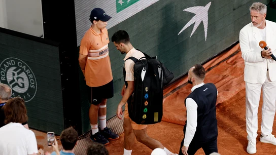 Djokovic abandona la Chatrier tras perder ante Fonseca Djokovic abandona la Chatrier tras perder ante Fonseca